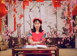 วิธีการเขียนหนังสือ 11 ขั้นตอนสำหรับมือใหม่